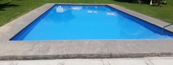 fotografia de alberca con calefaccion solar